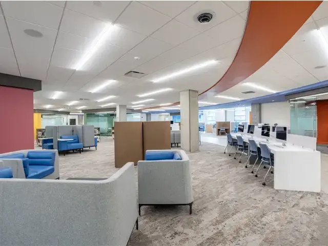 Image of public computing and general space in the Learning Commons